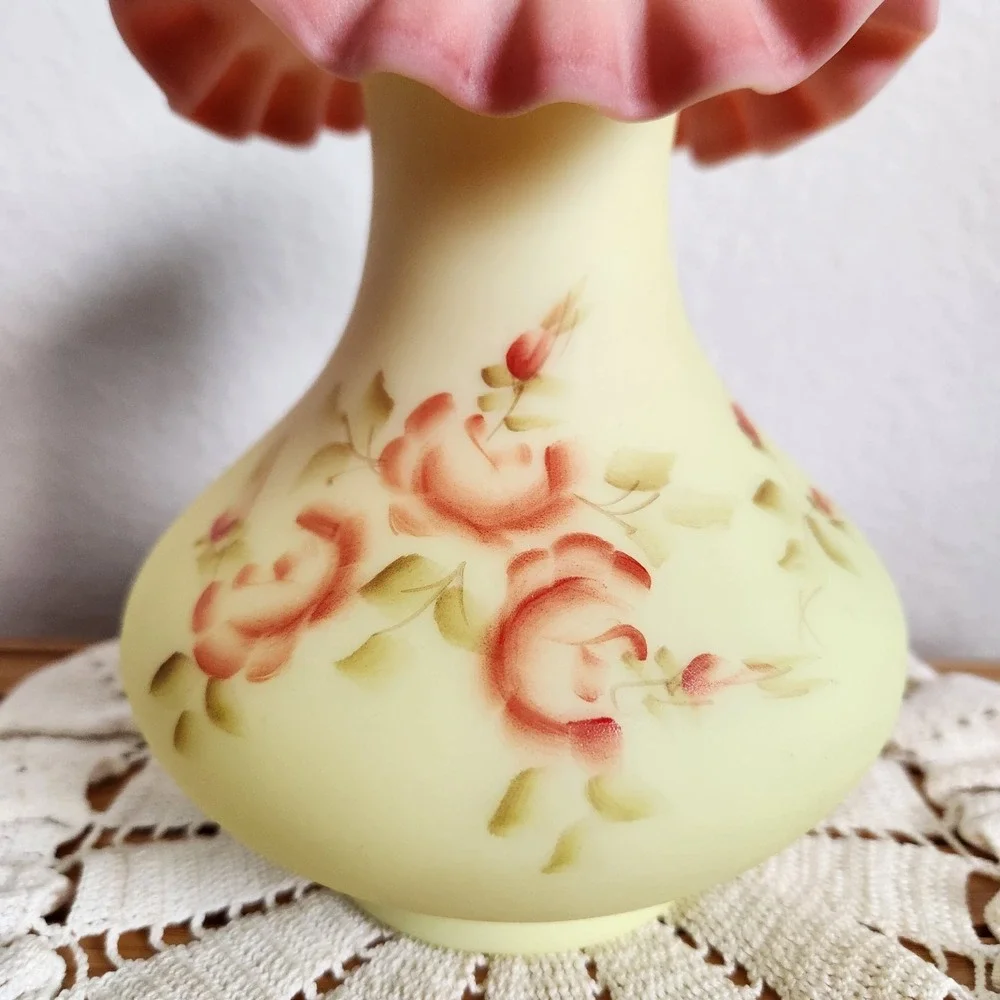 VTG Fenton Burmese URANIUM GLOW Glass Ruffled Vase Hand Painted Sign Debra Hill